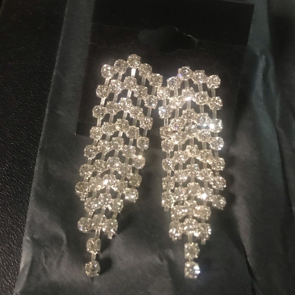 Tie necklace with earrings.